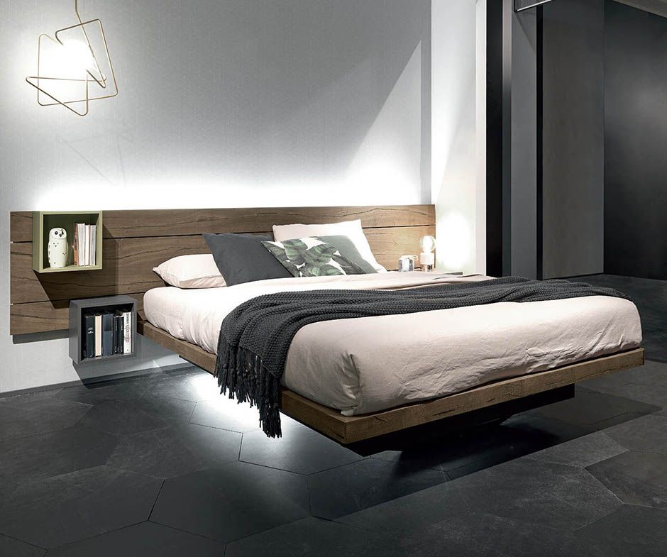 Letto sospeso Sorvolo di Fimar con testiera in legno e luce sotto il letto